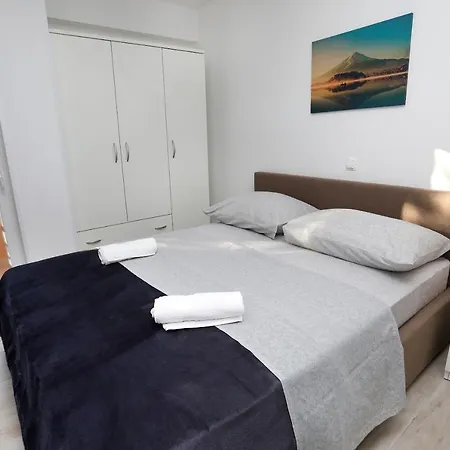 Appartamento Lovely 2-bed In Okrug Gornji
