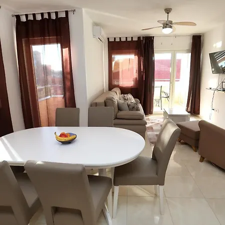 Lovely 2-bed In Okrug Gornji * Traù