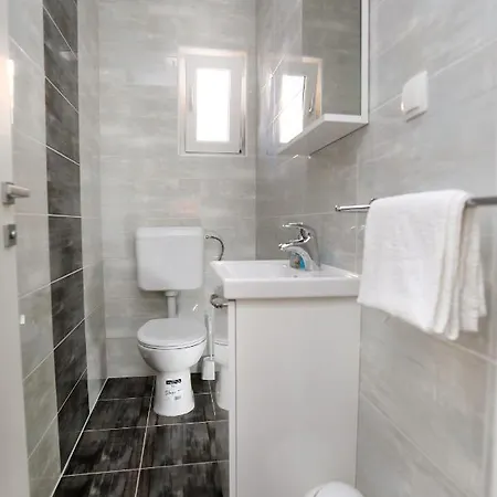 Appartamento Lovely 2-bed In Okrug Gornji