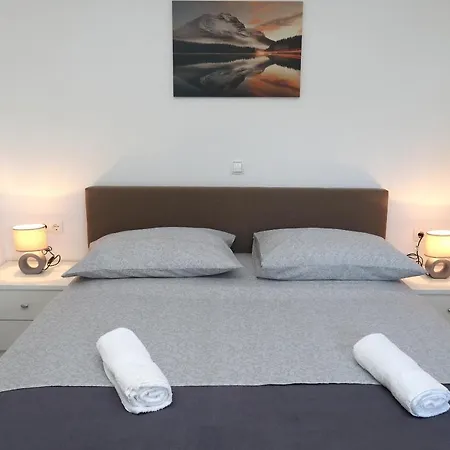 Appartamento Lovely 2-bed In Okrug Gornji Traù