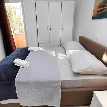 Lovely 2-bed In Okrug Gornji Traù
