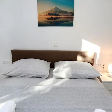 Lovely 2-bed In Okrug Gornji Traù